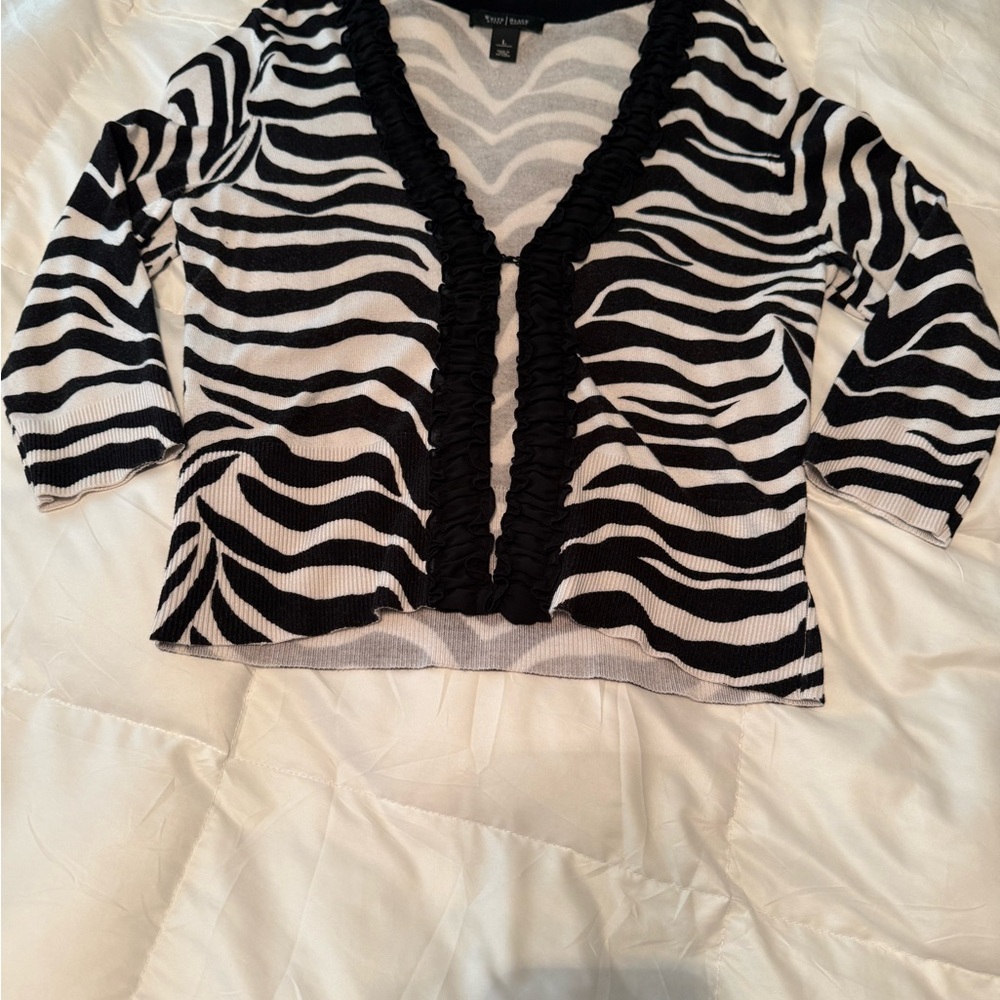 White House Black Market Black and White Graphic Fitted Blouse